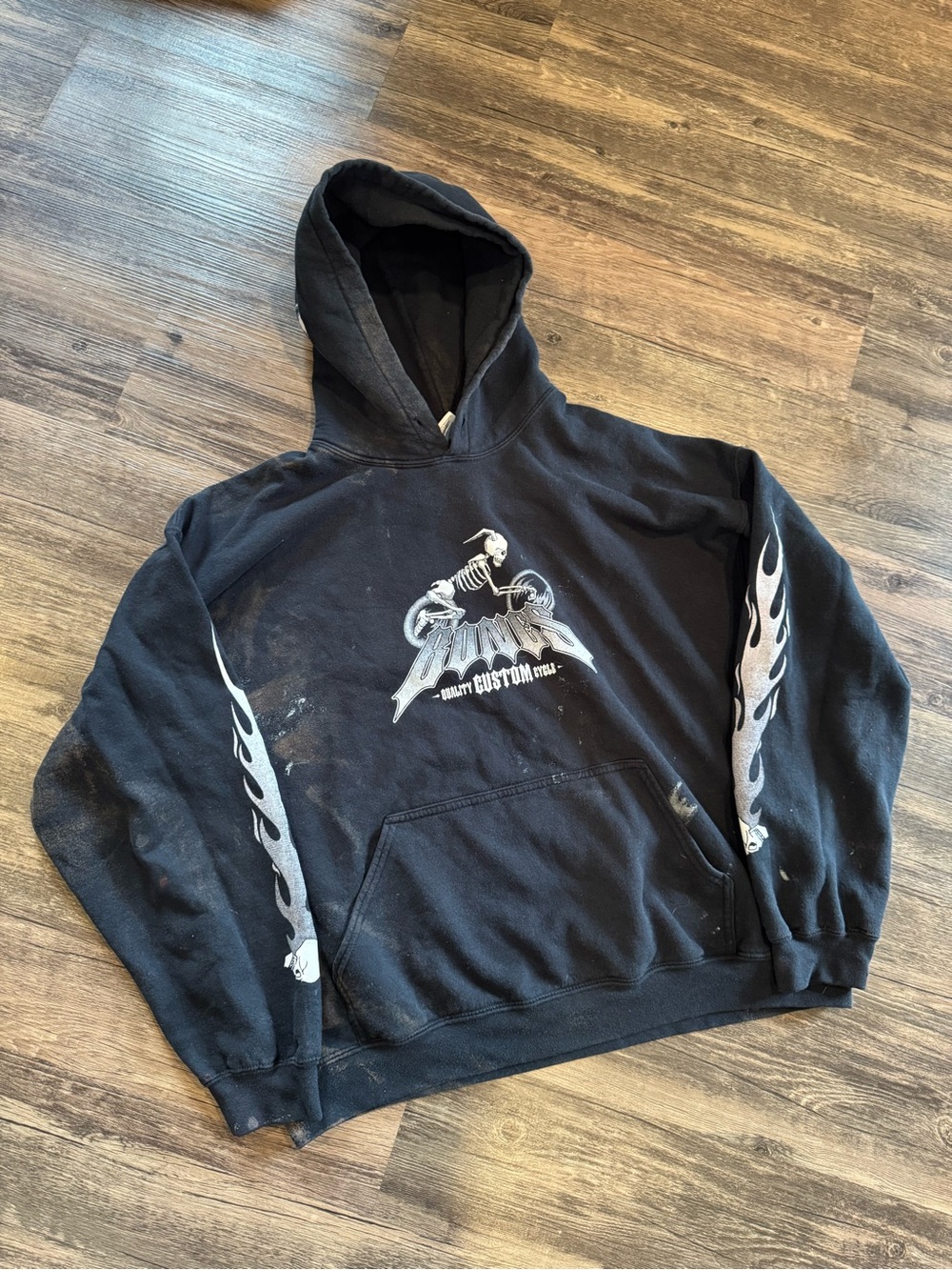 Vintage Bones Custom Motorcycles Thrashed Paint Skull Black Hoodie Sleeve LogoXL